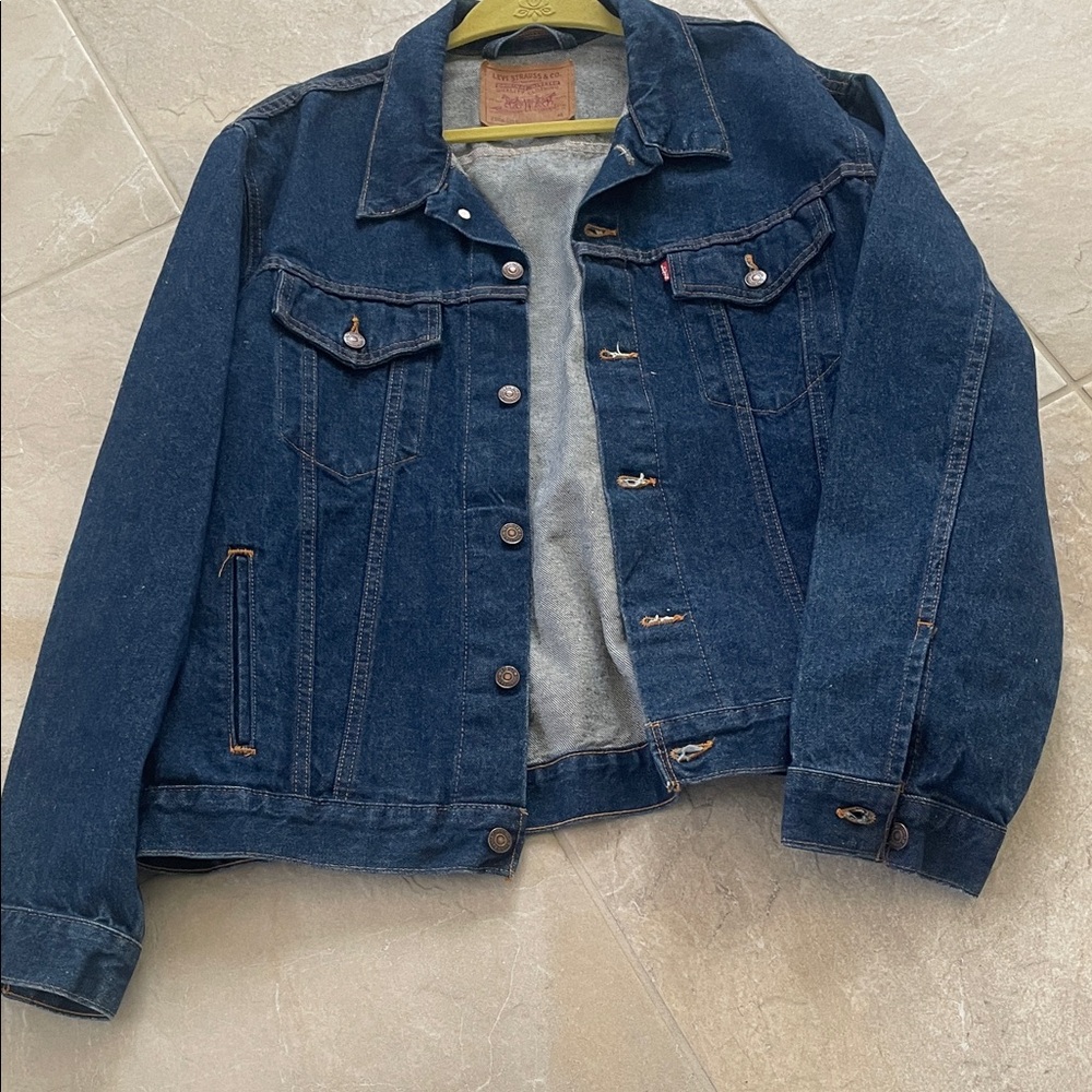 Vintage Levi Straus & Co Denim Trucker Jacket. Size 48 Made in USA New Condition